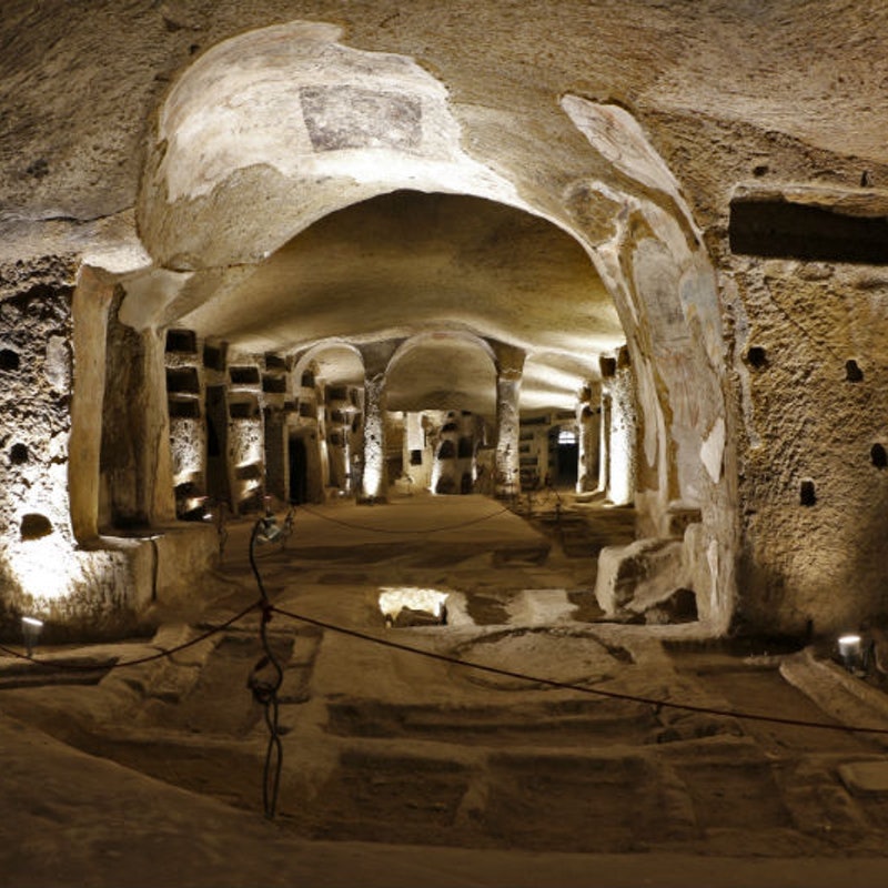 Catacombe-di-Napoli-min.jpg